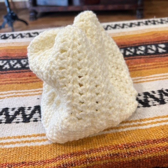 Unk Accessories - Crochet beanie hat in GUC